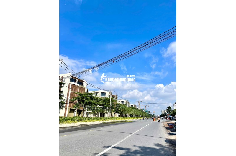Nhà 4 tầng, 1 xẹt Đỗ Xuân Hợp, Phước Long B (Q9 cũ), đối diện chợ, 4 phòng ngủ, nhỉnh 5 tỷ