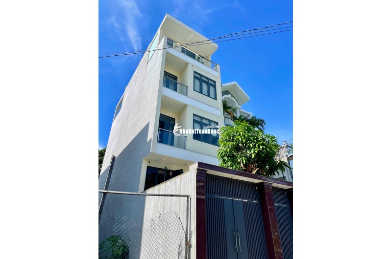 Nhà 4 tầng, 1 xẹt Đỗ Xuân Hợp, Phước Long B (Q9 cũ), đối diện chợ, 4 phòng ngủ, nhỉnh 5 tỷ
