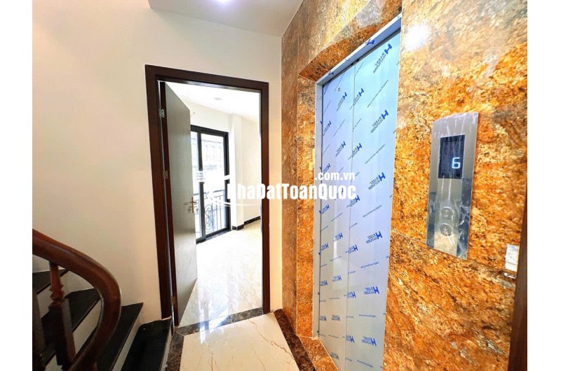 Bán nhà Hoàng Quốc Việt, 55m2 x 5 tầng, Thang máy. Ô tô vào nhà, 20.x tỷ