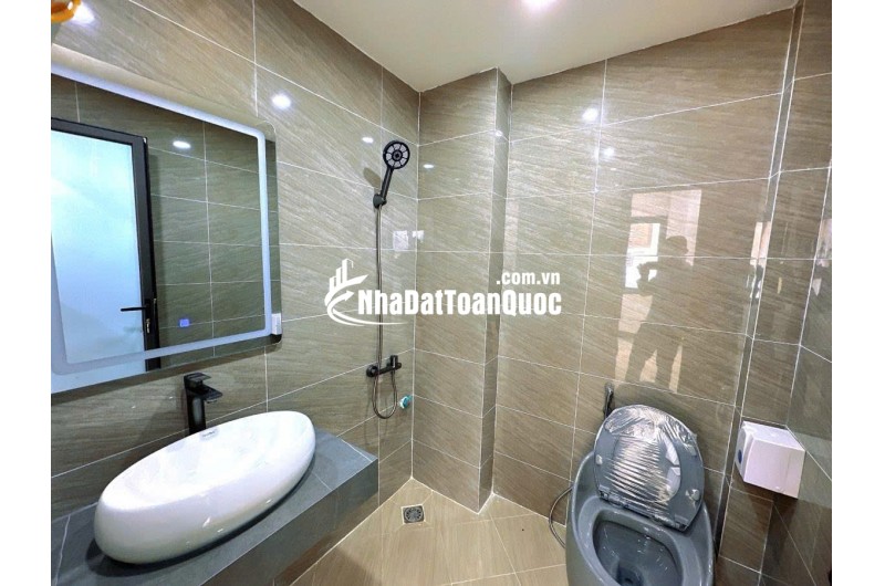 Bán nhà Hoàng Quốc Việt, 55m2 x 5 tầng, Thang máy. Ô tô vào nhà, 20.x tỷ