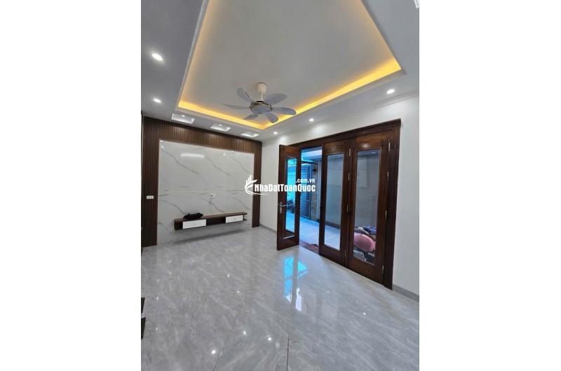 Nhà đẹp 5 tầng ô tô cách 1 nhà ra mặt phố Thuỵ Phương, Bắc Từ Liêm 33m2 giá 7.5 tỷ