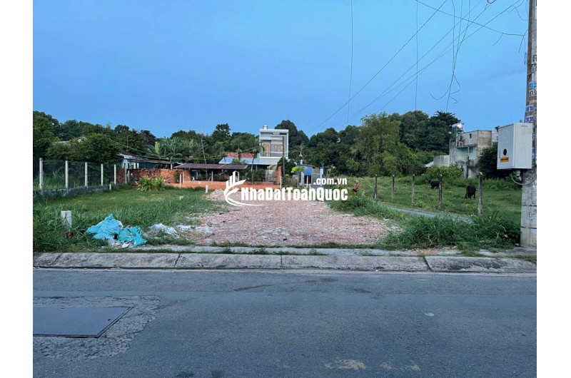 Bán đất thổ cư Hóc Môn, đường Phùng Thị Chuyện, 226m2, SHR, giá 7 tỷ - LH: