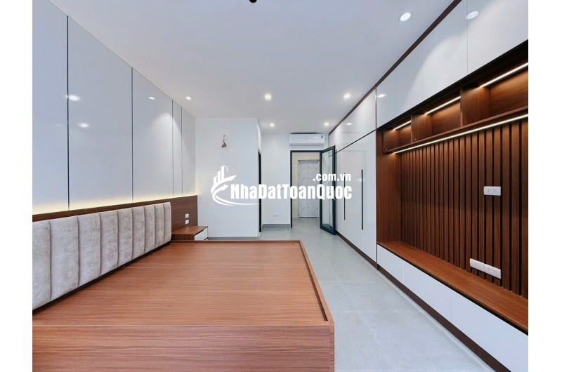 Bán Gấp Nhà Cầu Giấy 6 Tầng Thang Máy 40m2 Chỉ Nhỉnh 9 tỷ