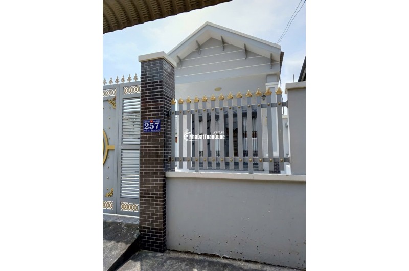 CHÍNH CHỦ Cần Bán Nhà Mặt Tiền Đường ĐT. 826C, Xã Long Hựu Đông, Cần Đước, Long An