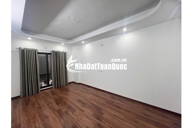 SIÊU HÓT - BÁN NHÀ TRUNG TÂM THẠCH BÀN- 30M², MT 4.5 M - 5 tầng – CHỈ 6.X TỶ,  Ô TÔ TRÁNH