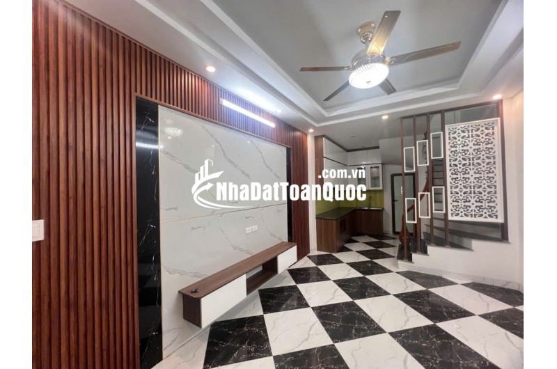 SIÊU HÓT - BÁN NHÀ TRUNG TÂM THẠCH BÀN- 30M², MT 4.5 M - 5 tầng – CHỈ 6.X TỶ,  Ô TÔ TRÁNH