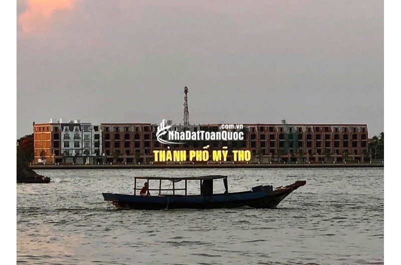 NHÀ PHỐ THƯƠNG MẠI – GIÁ TỐT  – CHÍNH CHỦ CẦN BÁN TẠI đường Bờ Kè Hoàng Sa, Mỹ Tho