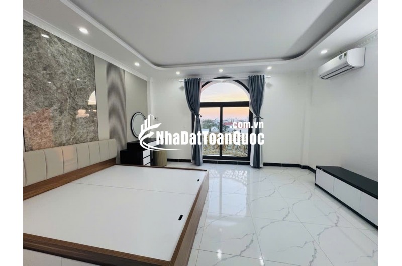 Nhà Ngọc Lâm xây mới 6 tầng – 47m – thang máy, ôtô đỗ trong nhà, 2 mặt thoáng, giá 11.7 tỷ