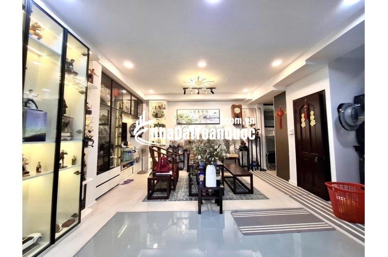 BÁN NHÀ HẺM XE HƠI – LÊ VĂN SỸ – QUẬN 3
5 TẦNG – SÂN THƯỢNG – 4 PHÒNG NGỦ – NỞ HẬU