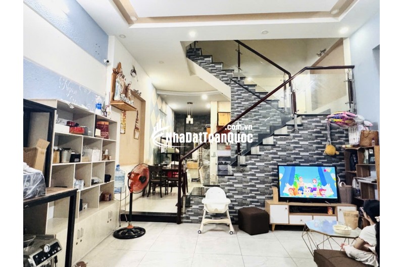  NHÀ ĐẸP 3 TẦNG – GẦN LÀNG ĐH THỦ ĐỨC – GIÁ CHỈ 4.95 TỶ 
 Khu sầm uất, thuận tiện an cư