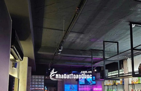 Sang quán bar mặt bằng lầu 3, KP Nhật hẻm 8A Thái Văn Lung Q1