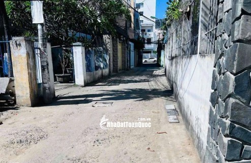 BÁN NHÀ HẺM ĐẶNG TẤT – GẦN BIỂN, 217M² – GIÁ CHỈ 12 TỶ (THƯƠNG LƯỢNG)
 • Vị trí: Hẻm đường Đặng Tất, khu vực dân cư yên tĩnh, cách biển chỉ vài phút