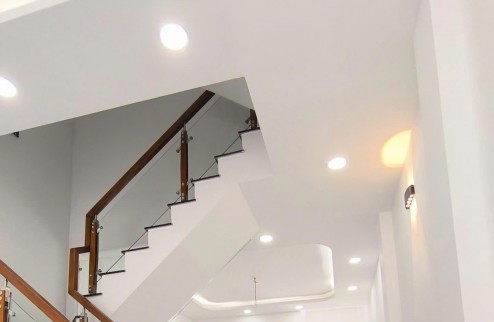 Cần bán gấp căn nhà 3 tầng nằm tại chợ Rạch Kiến - Long An