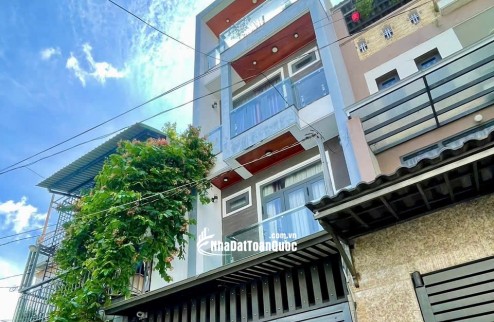 Nhà 4 tầng, hẻm 1 xẹt Đỗ Xuân Hợp, dòng tiền ổn định 10 triệu/tháng, chưa tới 4 tỷ.