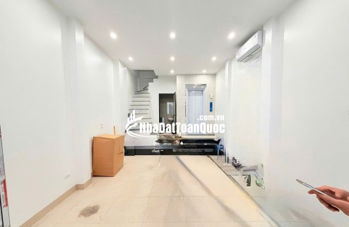 Bán Gấp Nhà Cầu Giấy 6 Tầng Thang Máy 40m2 Chỉ Nhỉnh 9 tỷ