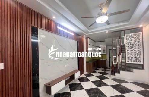 SIÊU HÓT - BÁN NHÀ TRUNG TÂM THẠCH BÀN- 30M², MT 4.5 M - 5 tầng – CHỈ 6.X TỶ,  Ô TÔ TRÁNH