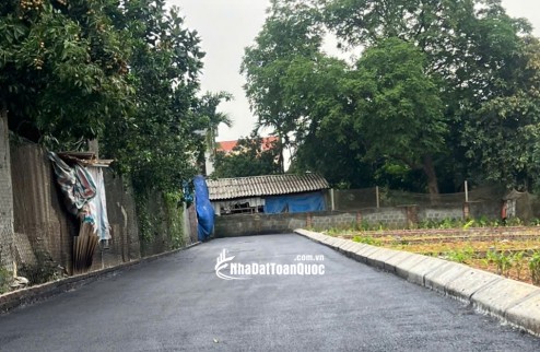 Chính Chủ Bán 5 Lô Đất Hàng F0 Mặt Đường Liên Xã Hoà Thạch Cũ Nay là Phú Cát - TP Hà Nội