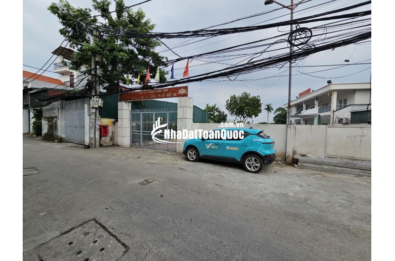 Bán nhà C4 Ngọc Thuỵ 35m lô góc oto qua nhà chỉ 4 tỷ hơn xíu. LH 0936123469