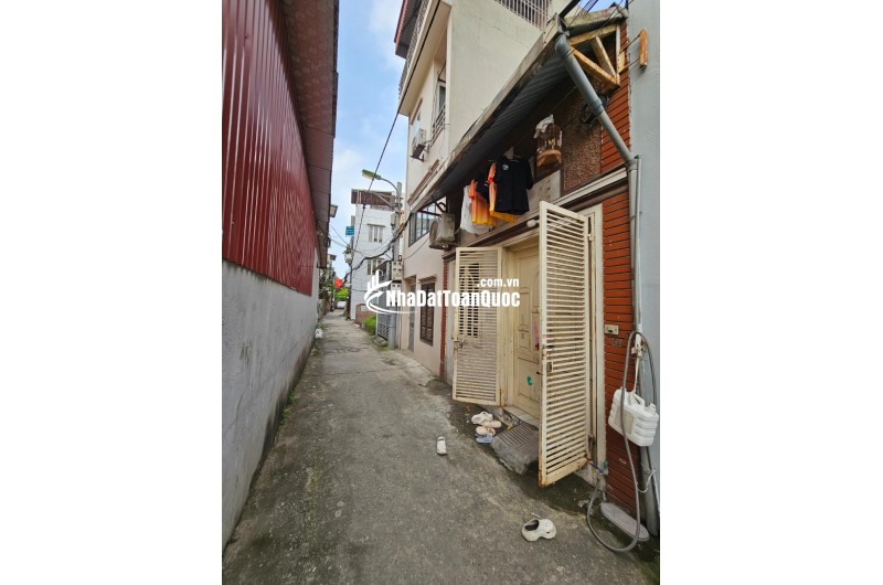 Bán nhà C4 Ngọc Thuỵ 35m lô góc oto qua nhà chỉ 4 tỷ hơn xíu. LH 0936123469