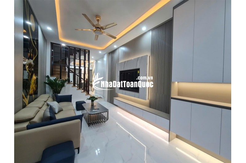 Bán nhà riêng Hoàng Mai, giá 10.6 tỷ, DT 48m2, nhà đẹp mới koong 10m ô tô gần