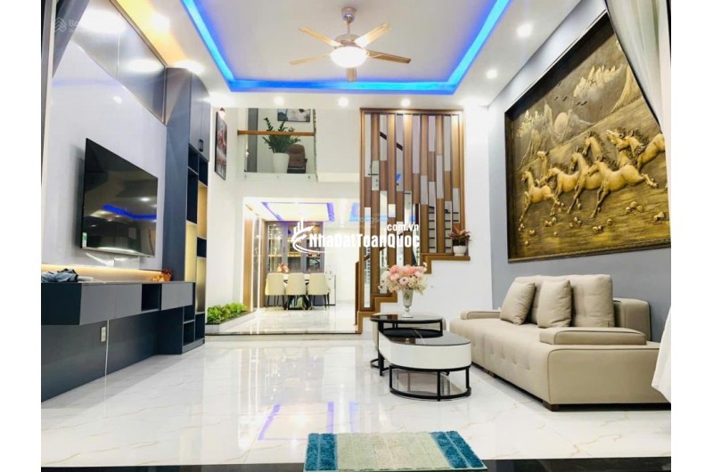 Bán nhà mặt phố Vũ Quỳnh, Hòa Minh, Liên Chiểu, Đà Nẵng. DT 84m2, 3 tầng, 3PN. Giá 7.9 tỷ, Sổ Đỏ. LH: 0877661879