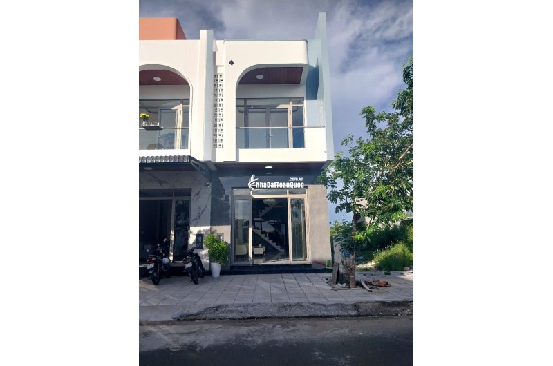 Bán nhà lô C4 đường số 2 cạnh với đường Tú Xương KĐT Tây Bắc.