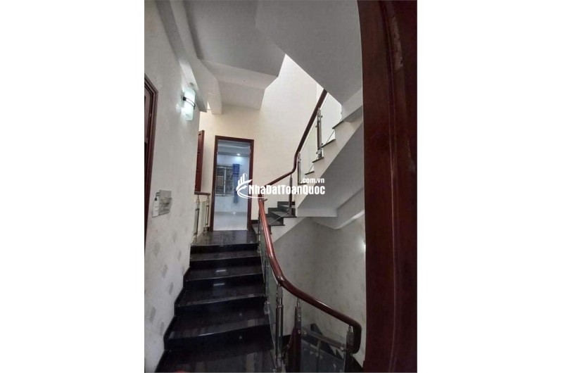 Bán nhà mặt phố Hồ Văn Long, Bình Tân. DT 60m2, 5 tầng, 7PN. Sổ hồng, giá 7.9 tỷ. LH: 0909898125