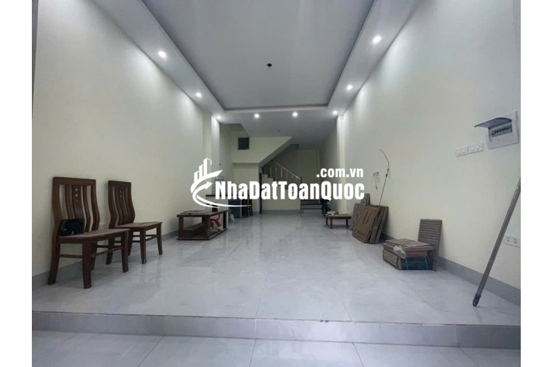 Bán nhà ngõ 465 Ngọc Thuỵ 40m x 3T oto tránh, oto vào nhà chỉ nhỉnh 6 tỷ. LH 0936123469