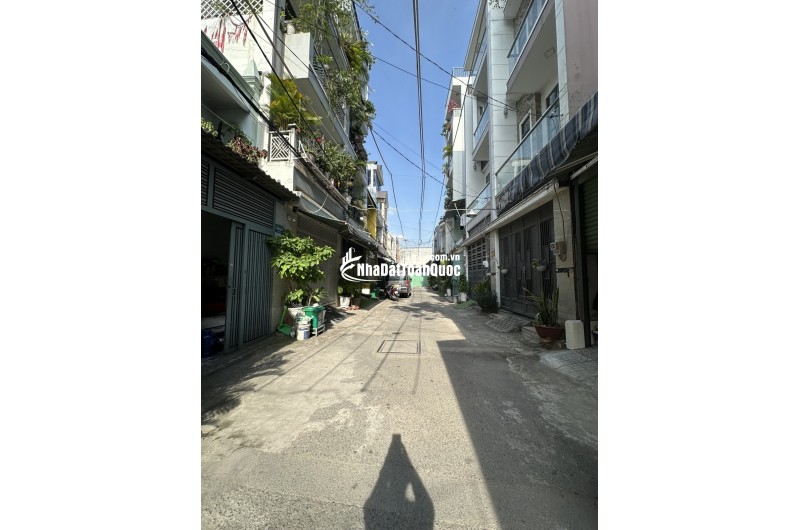 Bán nhà mặt phố Lê Văn Quới, Bình Tân. DT 4x12m, 2 tầng, 2PN. Sổ hồng, giá 4.6 tỷ. LH: 0909898125