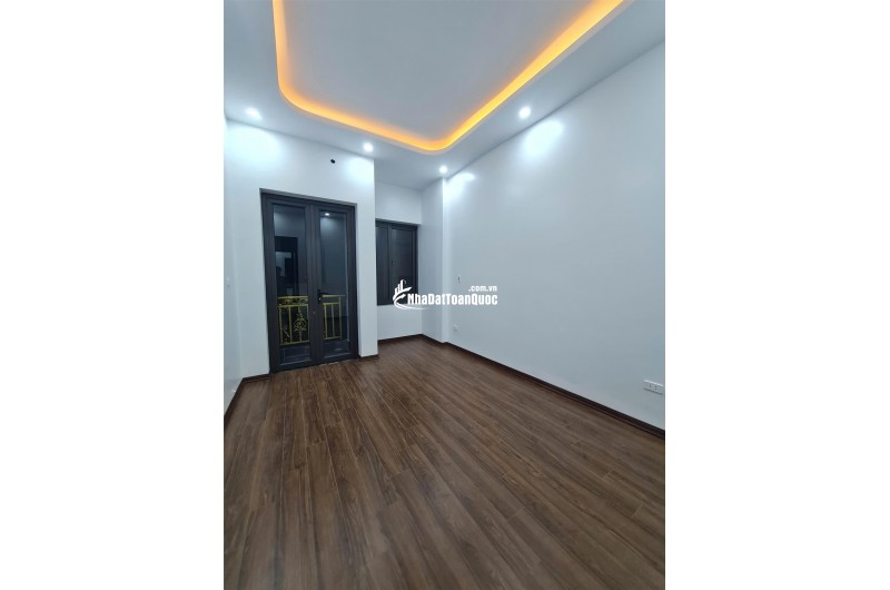 Bán nhà riêng Hoàng Mai, giá 10.6 tỷ, DT 48m2, nhà đẹp mới koong 10m ô tô gần