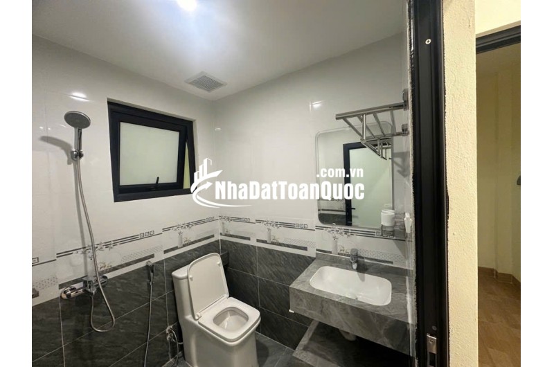 Bán nhà ngõ 465 Ngọc Thuỵ 40m x 3T oto tránh, oto vào nhà chỉ nhỉnh 6 tỷ. LH 0936123469