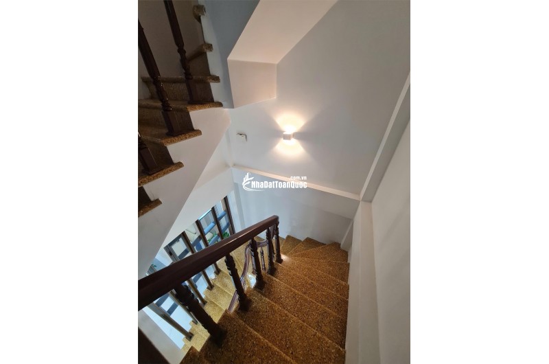 Bán nhà riêng Hoàng Mai, giá 10.6 tỷ, DT 48m2, nhà đẹp mới koong 10m ô tô gần