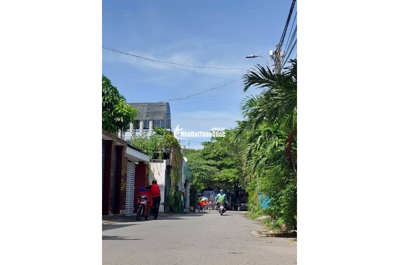 Nhà vị trí siêu đẹp Tăng Nhơn Phú,Phước Long B,  Kết cấu 3 tầng  Thiết kế: sân vườn, gara ô tô 2 cái, bể cá KOI