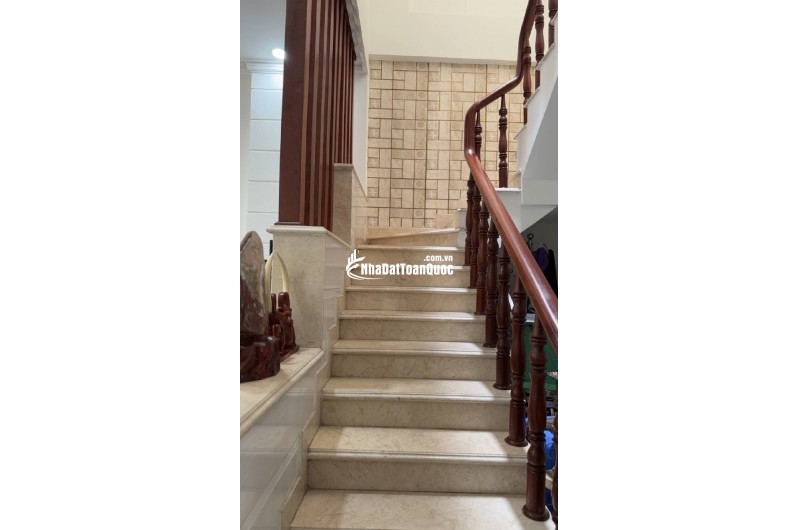 Nhà vị trí siêu đẹp Tăng Nhơn Phú,Phước Long B,  Kết cấu 3 tầng  Thiết kế: sân vườn, gara ô tô 2 cái, bể cá KOI