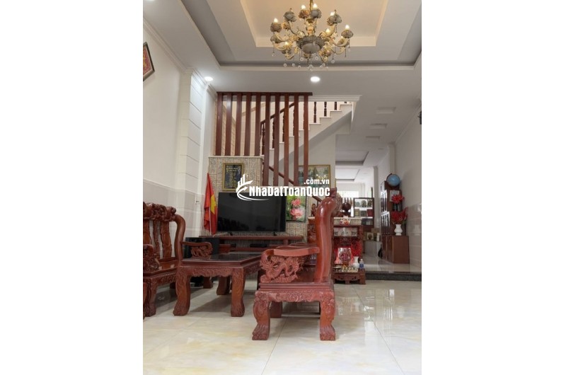 Nhà vị trí siêu đẹp Tăng Nhơn Phú,Phước Long B,  Kết cấu 3 tầng  Thiết kế: sân vườn, gara ô tô 2 cái, bể cá KOI