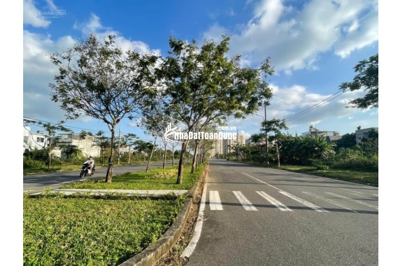 Bán đất thổ cư Hòa Hiệp 3, Liên Chiểu, Đà Nẵng. DT 90m2, giá 4.5 tỷ, sổ đỏ, hướng Đông Nam. LH: 0877661879