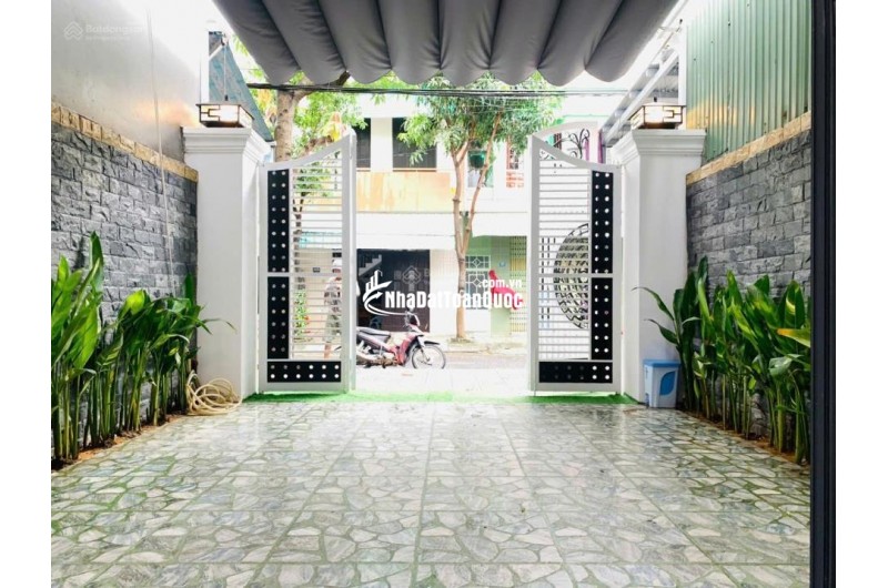 Bán nhà mặt phố Vũ Quỳnh, Hòa Minh, Liên Chiểu, Đà Nẵng. DT 84m2, 3 tầng, 3PN. Giá 7.9 tỷ, Sổ Đỏ. LH: 0877661879