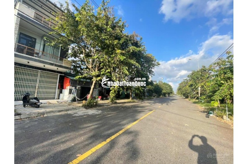 Bán đất thổ cư Hòa Hiệp 3, Liên Chiểu, Đà Nẵng. DT 90m2, giá 4.5 tỷ, sổ đỏ, hướng Đông Nam. LH: 0877661879