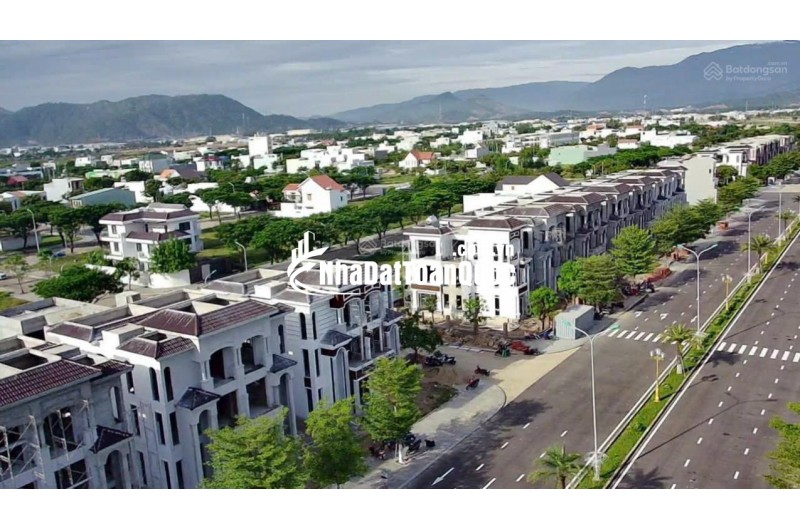 Bán đất thổ cư 250m2 đường Nguyễn Tất Thành, Liên Chiểu, Đà Nẵng. Giá 8 tỷ, sổ đỏ, hướng Đông Nam. LH: 0877661879