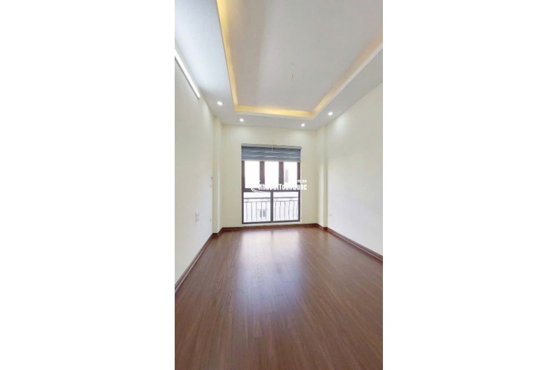 Bán nhà 4 tầng Vũ Tông Phan - Ngõ rộng ô tô đỗ sát nhà giá 4,1  tỷ - Nhà chưa sổ