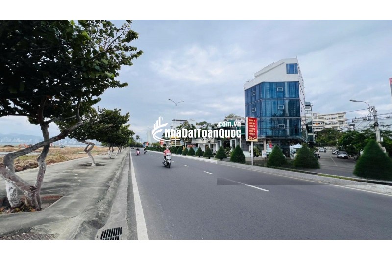 BÁN NHANH TÒA NHÀ PHỐ LÔ GÓC KINH DOANH NGHỈ DƯỠNG VIEW BIỂN PHẠM VĂN ĐỒNG NHA TRANG GIÁ BÁN 17 TỶ 500 TRIỆU 11 PHÒNG  NGỦ