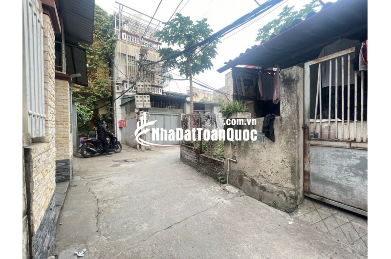 Bán đất Ngọc Thuỵ 42m lô góc oto vào chỉ 5 tỷ1. LH 0936123469