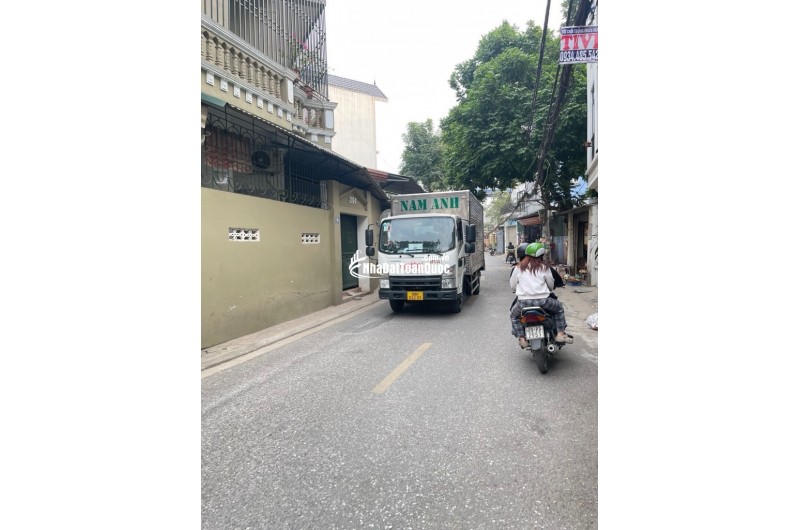 Bán đất Ngọc Thuỵ 42m lô góc oto vào chỉ 5 tỷ1. LH 0936123469