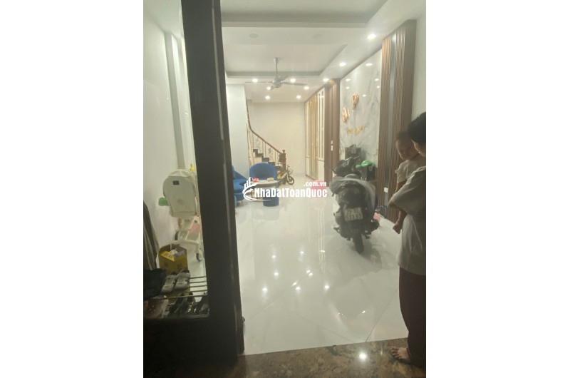 Tôi bán gấp căn nhà đẹp ở luôn ngõ 101 Thanh Nhàn, 38m2, 5 tầng, 6 phòng ngủ giá 12  tỷ có TL