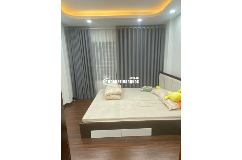 Tôi bán gấp căn nhà đẹp ở luôn ngõ 101 Thanh Nhàn, 38m2, 5 tầng, 6 phòng ngủ giá 12  tỷ có TL