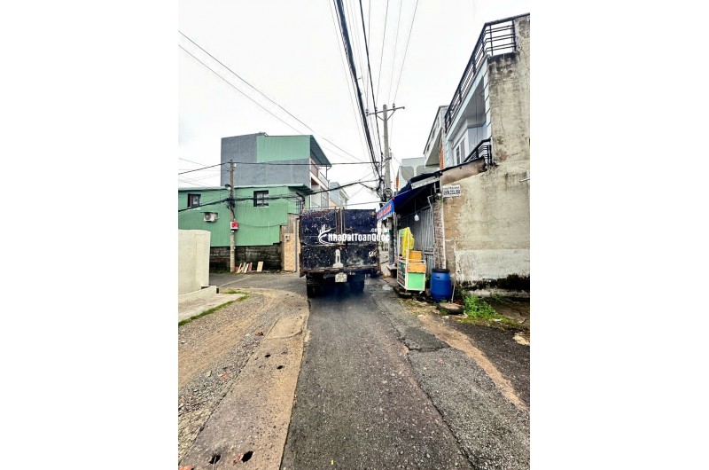 NHÀ NGON TRONG PHÂN KHÚC NHA. 
 Nhà đẹp 2 tầng – HẺM XE TẢI LUÔN – an ninh Diện tích 6x10m vuông vức – hoàn công