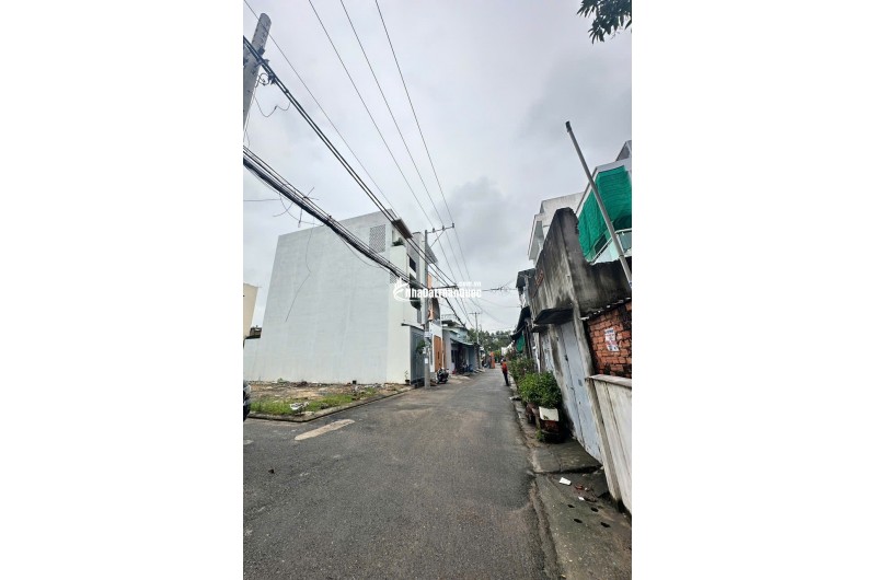 NHÀ NGON TRONG PHÂN KHÚC NHA. 
 Nhà đẹp 2 tầng – HẺM XE TẢI LUÔN – an ninh Diện tích 6x10m vuông vức – hoàn công