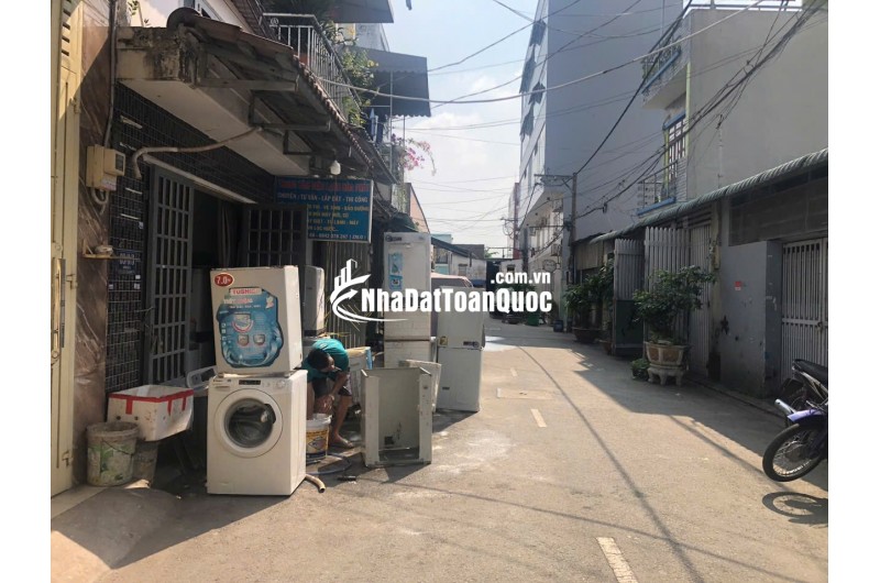 Cho thuê nhà hẻm 8m Đường Số 18, Bình Hưng Hòa, Bình Tân, 4 x 17m, 6 triệu