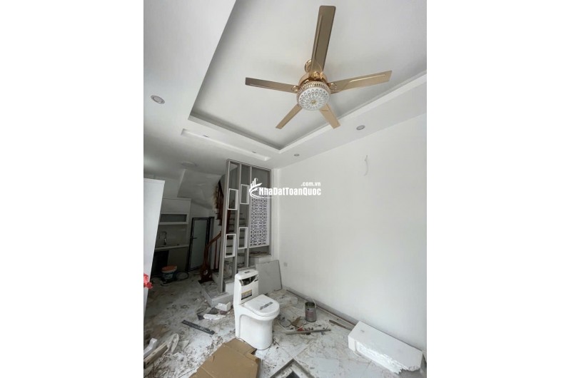 Bán nhà Đức Giang, 30m, Tiện ích ngập tràn, Nhà mới xây. Nội thất cơ bản . Sổ đỏ cất két. Gía chỉ 6x tỷ ( có tl)