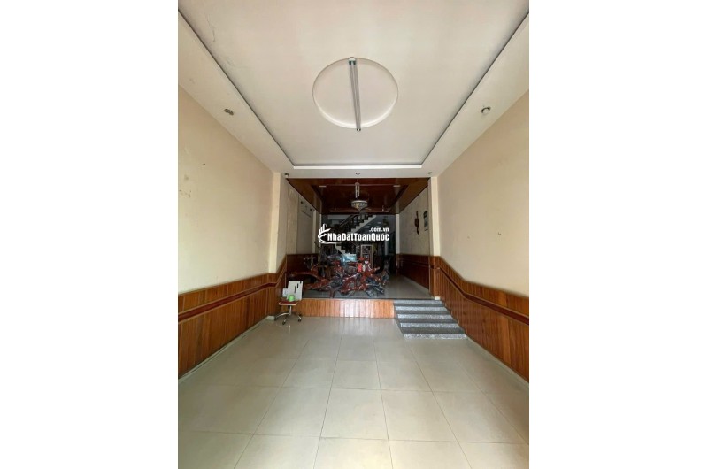 Cho thuê nhà 3 tầng nguyên căn mặt đường Lê Hồng Phong, Phước Long cũ, sát đường Cao Xuân Huy thông từ Biển vào dự án Charmora C.ty của
